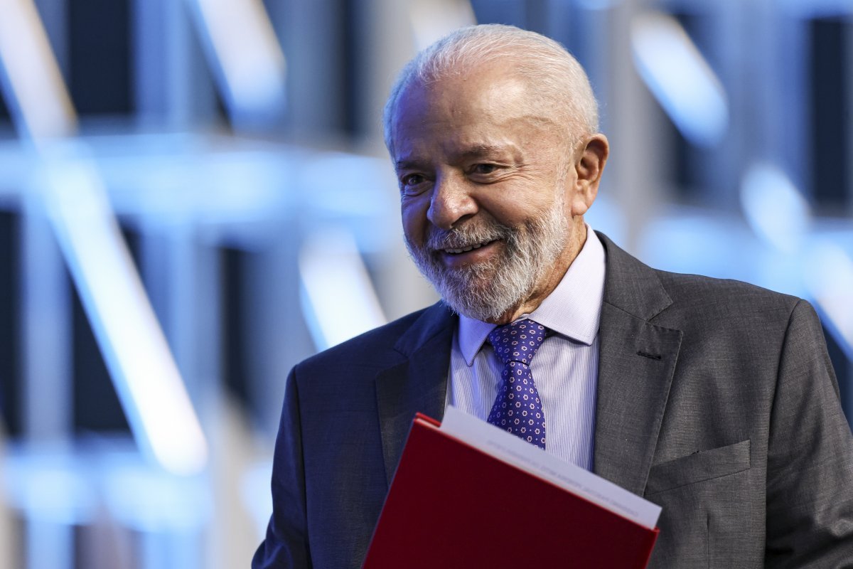 Corte de gastos está sendo feito com maior delicadeza possível, diz Lula