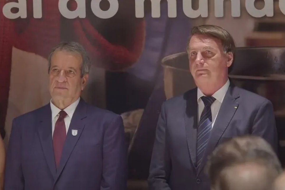 Moraes libera contato de Bolsonaro com Valdemar em missa de 7º dia da mãe do presidente do PL