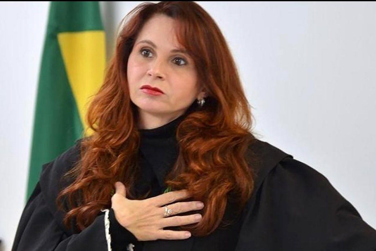 Procurador que atacou juíza no gabinete com um faca cometeu suicido
