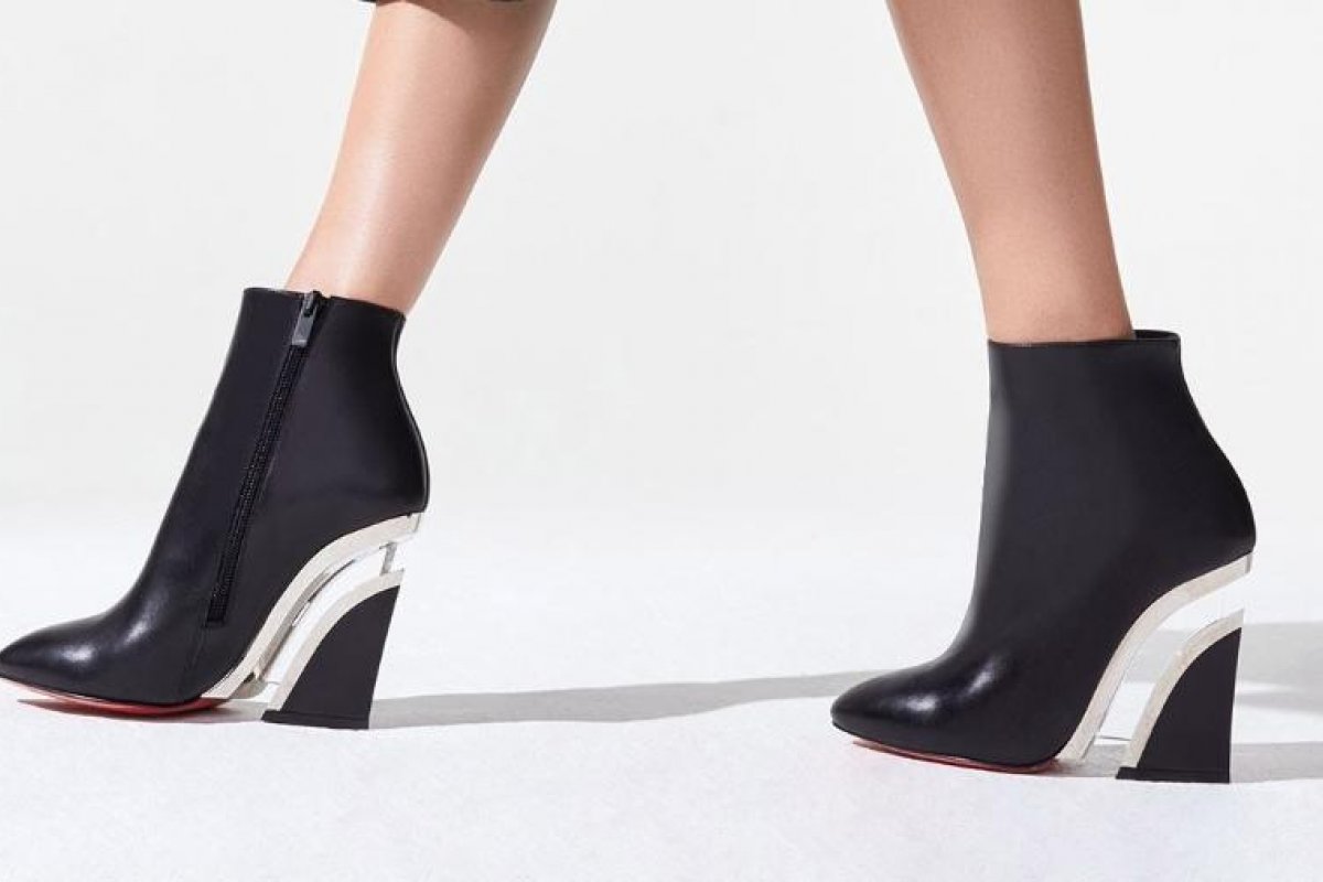 Confira a coleção de sapatos futuristas da Louboutin