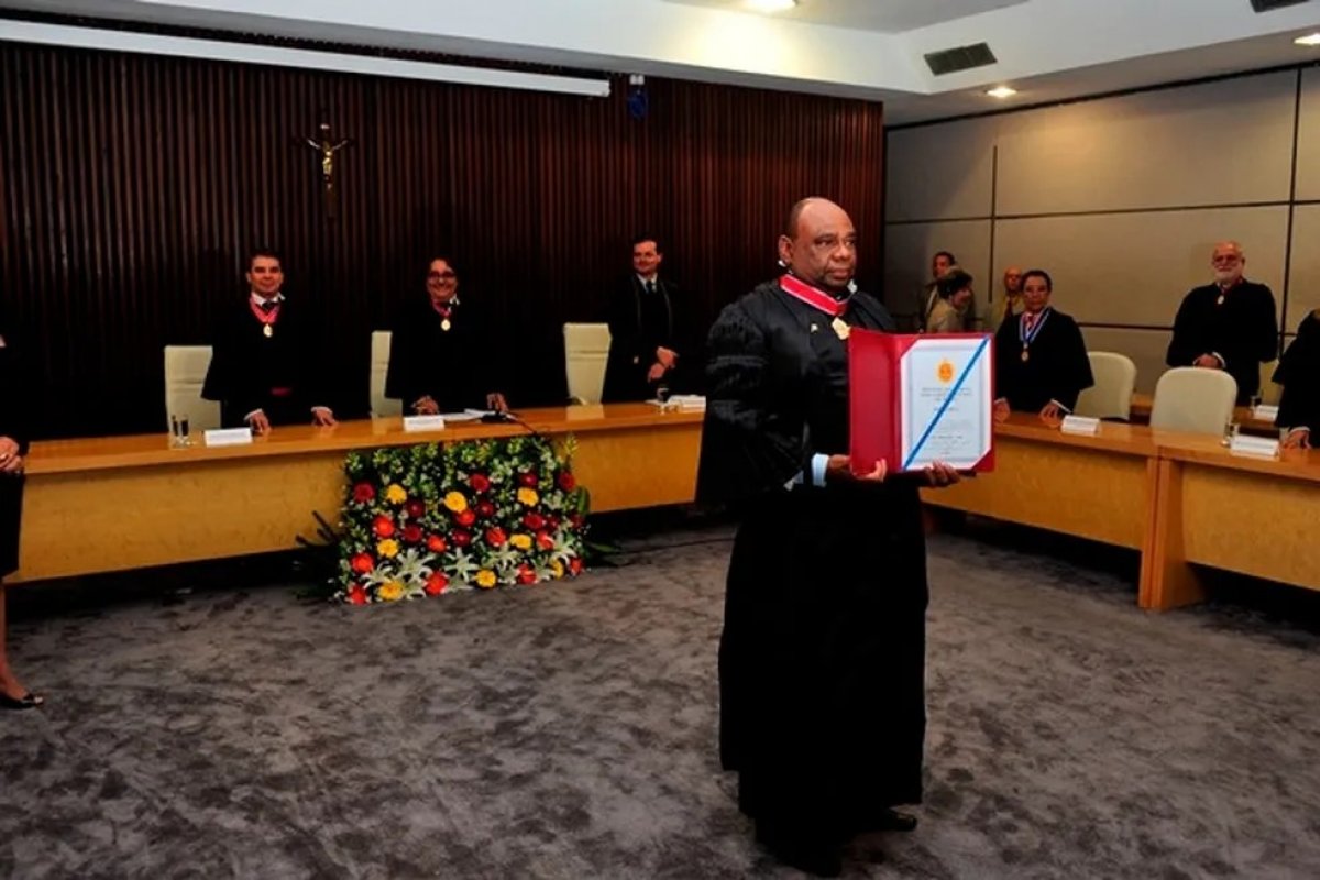 CNJ continua investigação contra desembargador que foi aposentado após conceder prisão domiciliar a líder do BDM