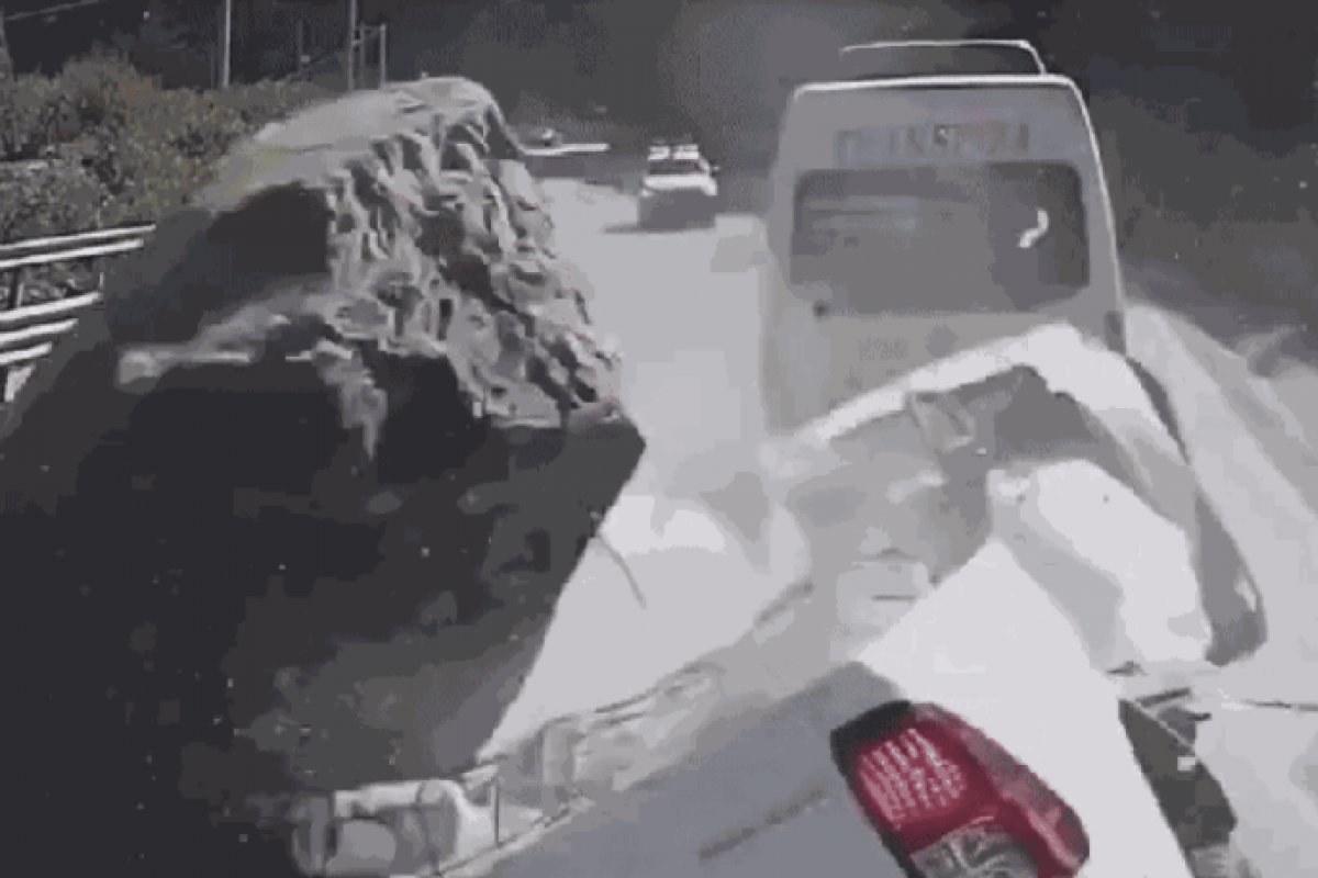 Vídeo: pedra gigante cai sobre caminhonete em rodovia no Peru; acidente mata três pessoas