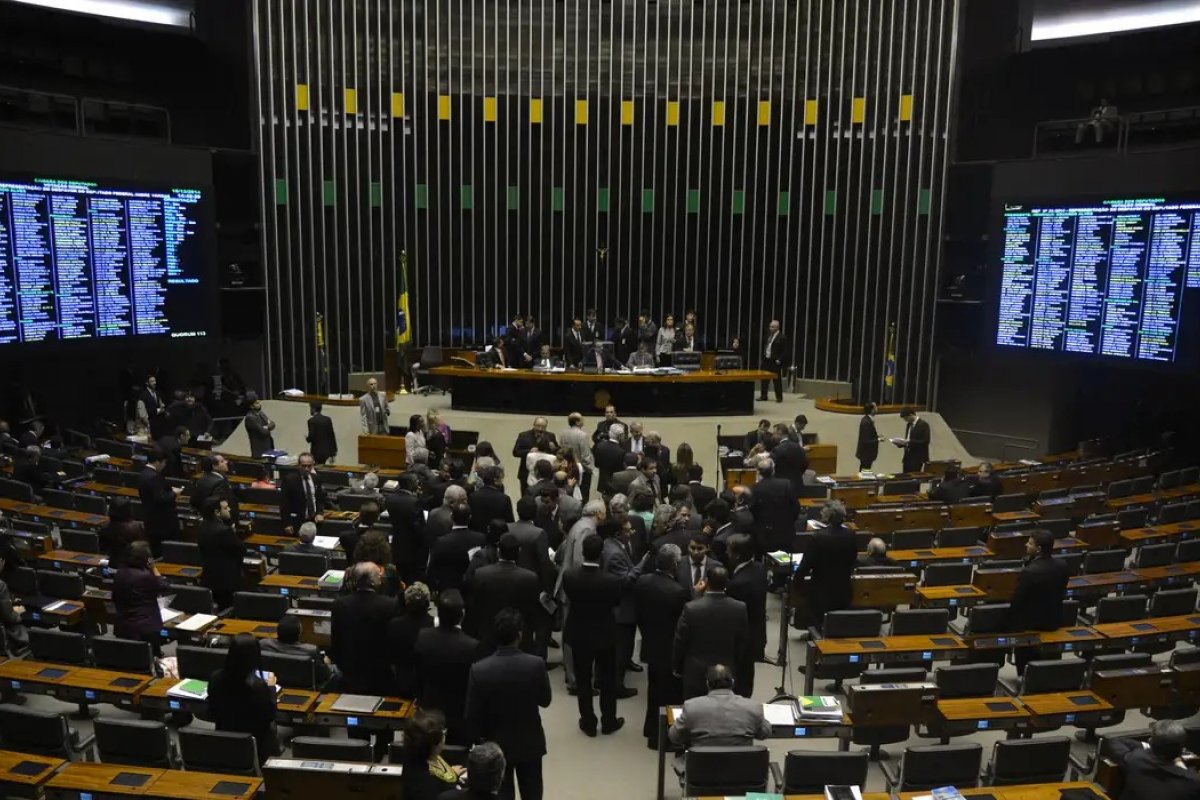 Câmara aprova projeto que aumenta punição para quem grava relações sexuais sem consentimento