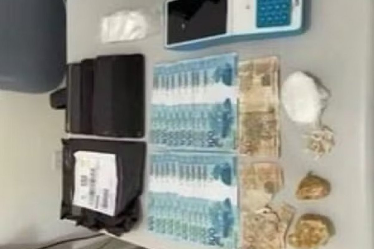 Mãe e filha são presas por tráfico de drogas e uso de dinheiro falso no extremo sul da Bahia