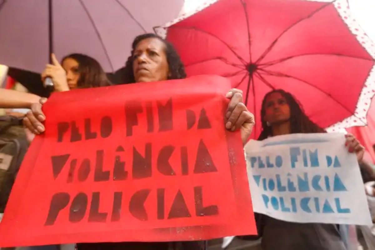 Manifestação pede saída do secretário de Segurança Pública de SP em protesto contra a violência policial