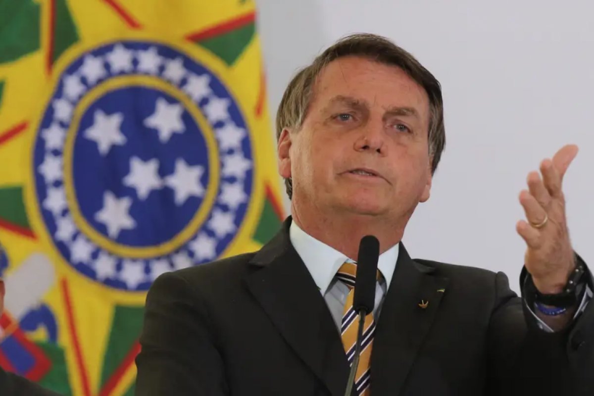 Bolsonaro rebate Eduardo e, mesmo inelegível, diz ser 'plano A, B e C' para 2026