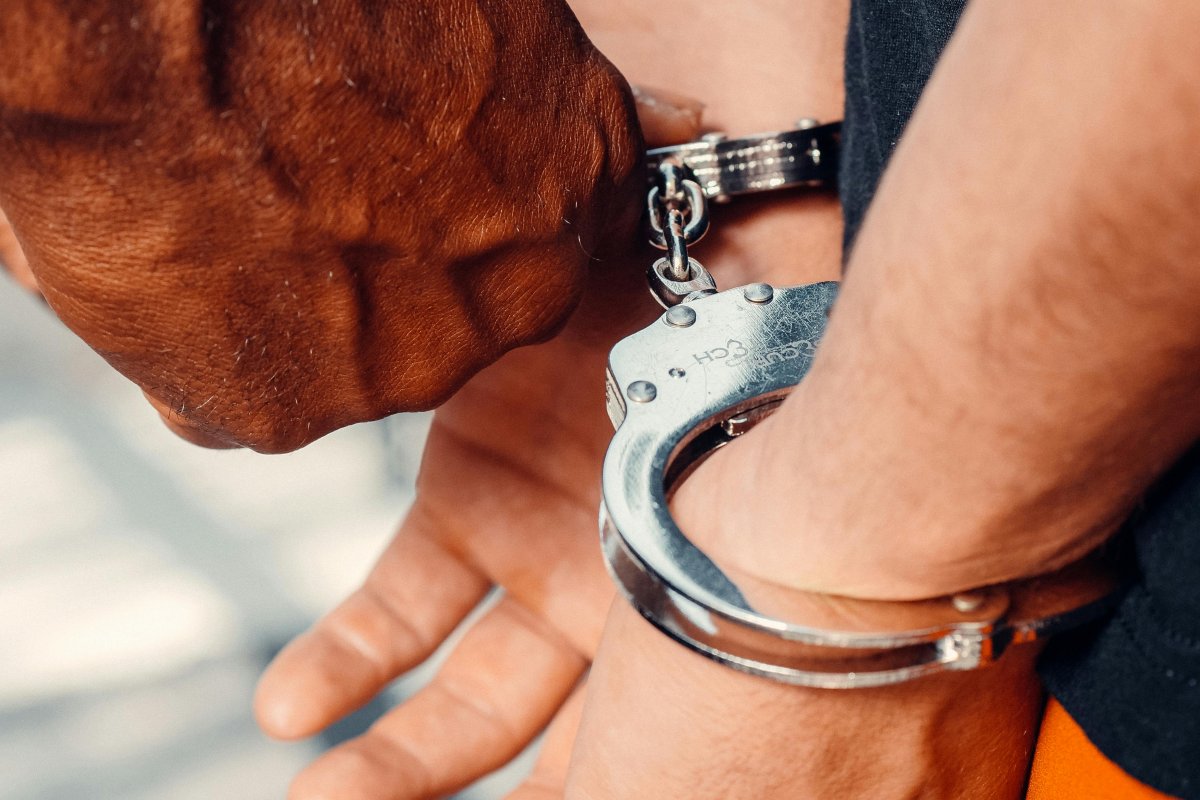 Justiça decreta prisão preventiva de policiais denunciados por roubo em Lauro de Freitas