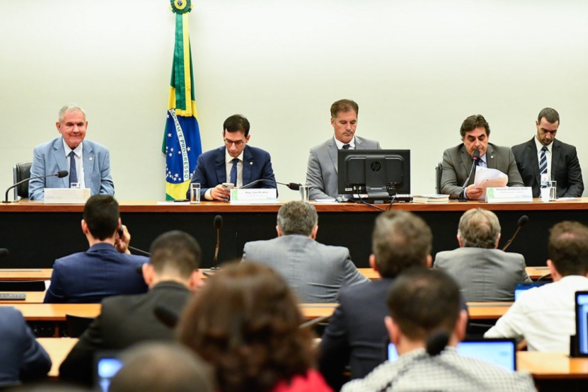 Orçamento 2025: relatório preliminar é aprovado pela CMO; texto final deve ser votado quinta