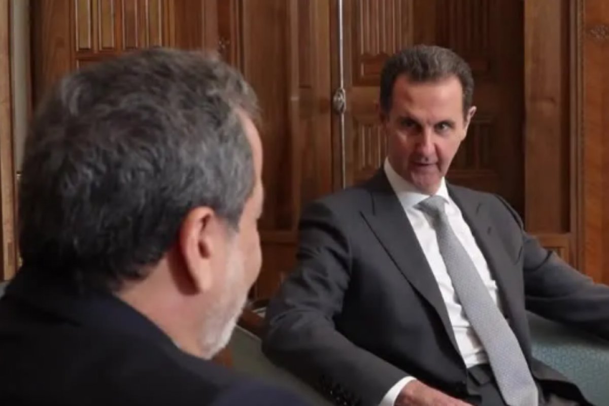 Rebeldes anunciam deposição do governo Assad na Síria