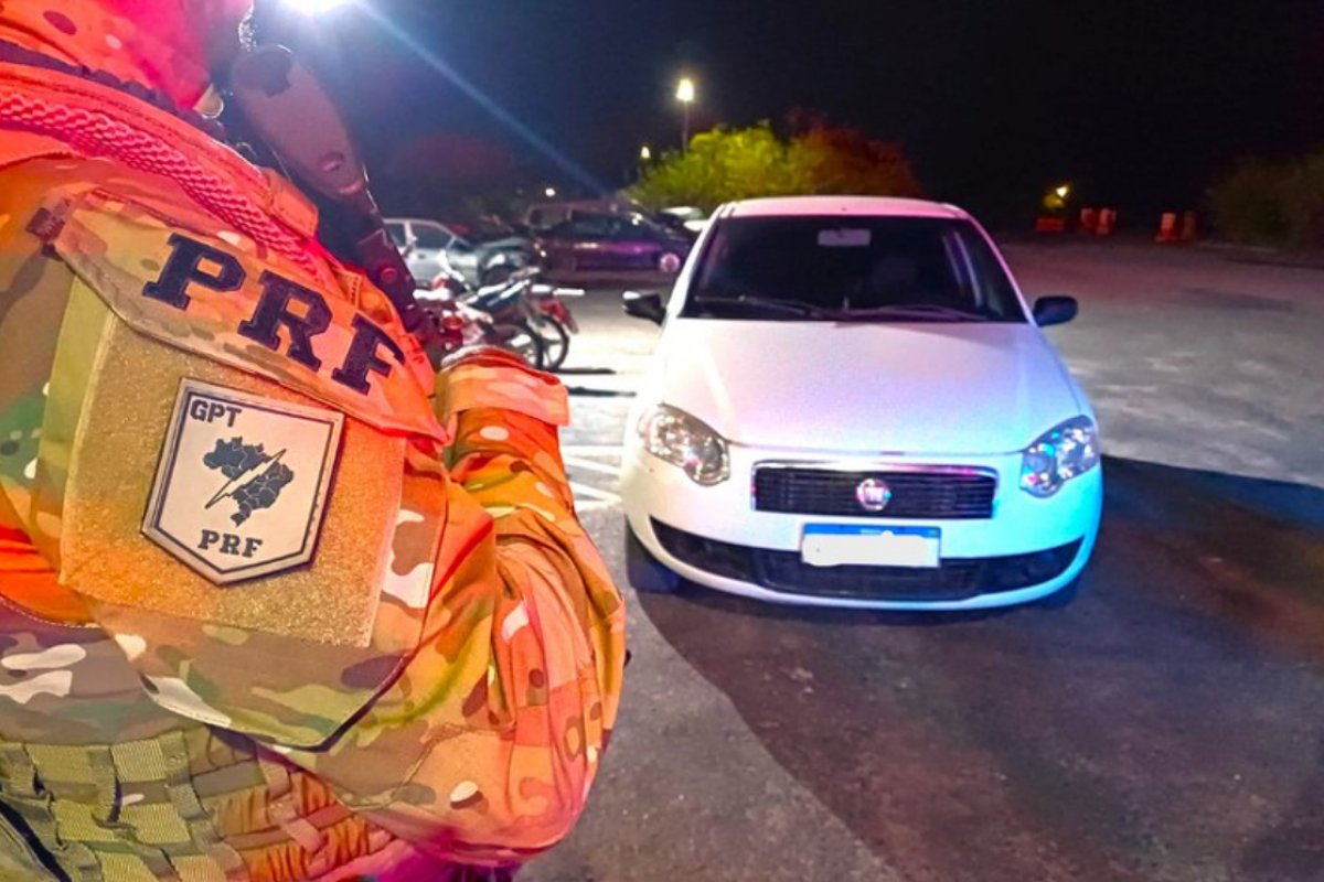 PRF prende dois homens por porte ilegal de arma na BR-101, em Alagoinhas