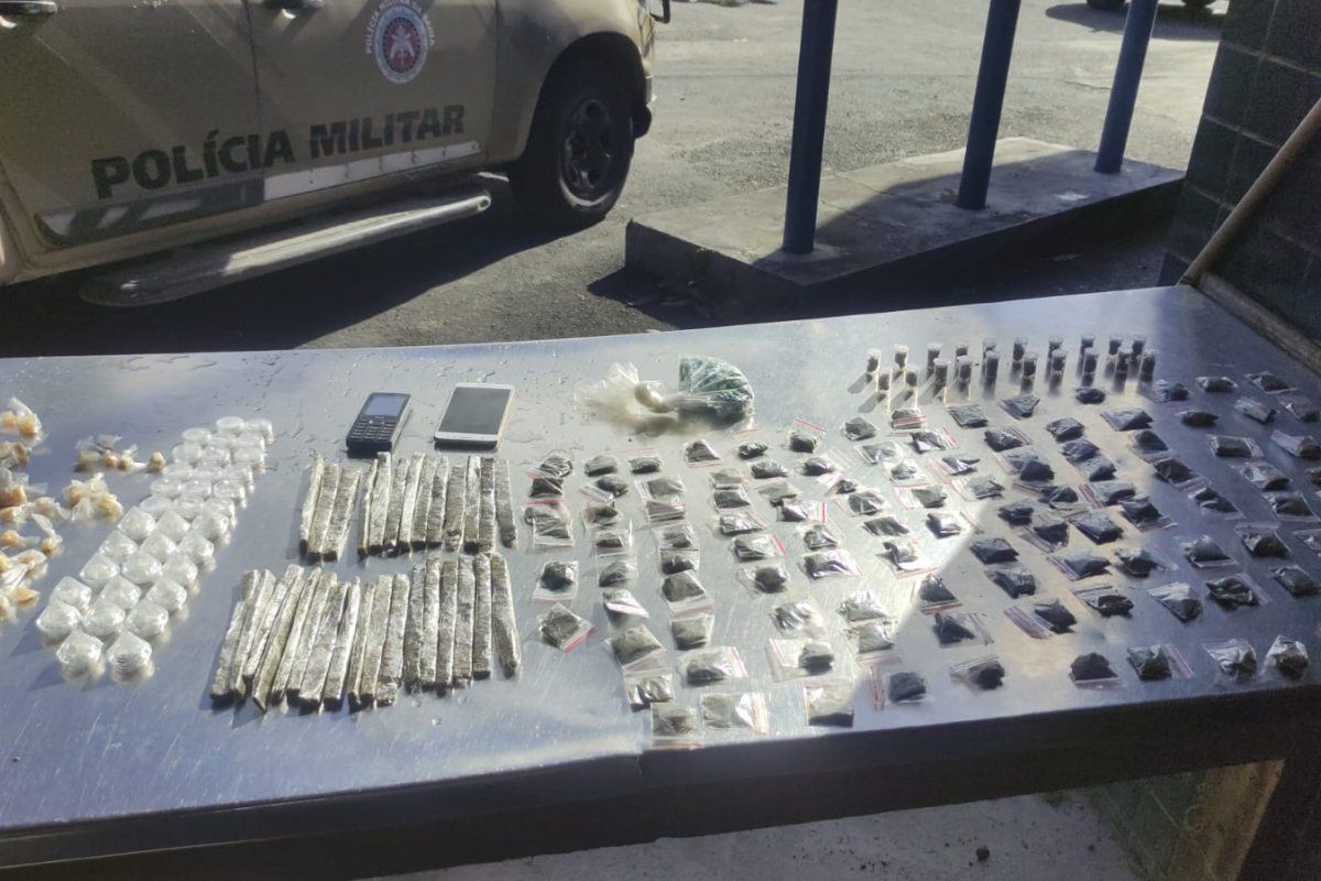 PM apreende drogas e prende dois suspeitos em Narandiba