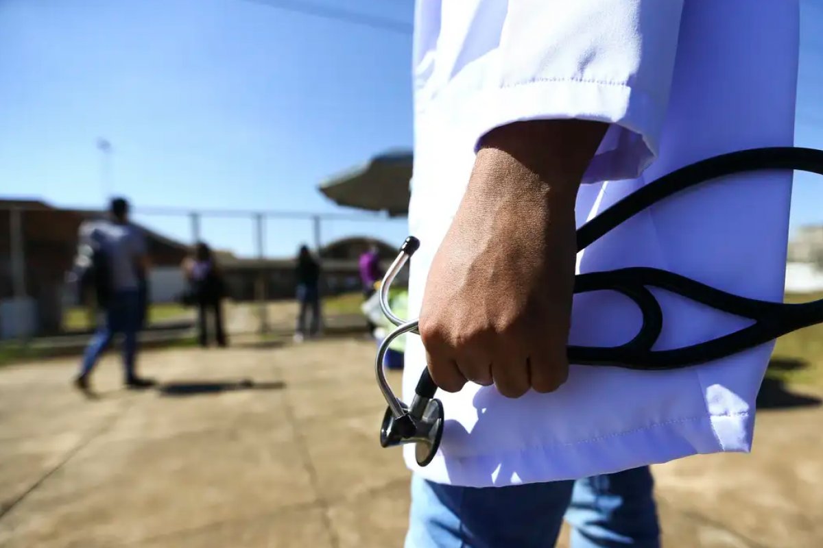 Após ação do MPF, médico recém-formado terá que pagar multa por fraude às cotas raciais