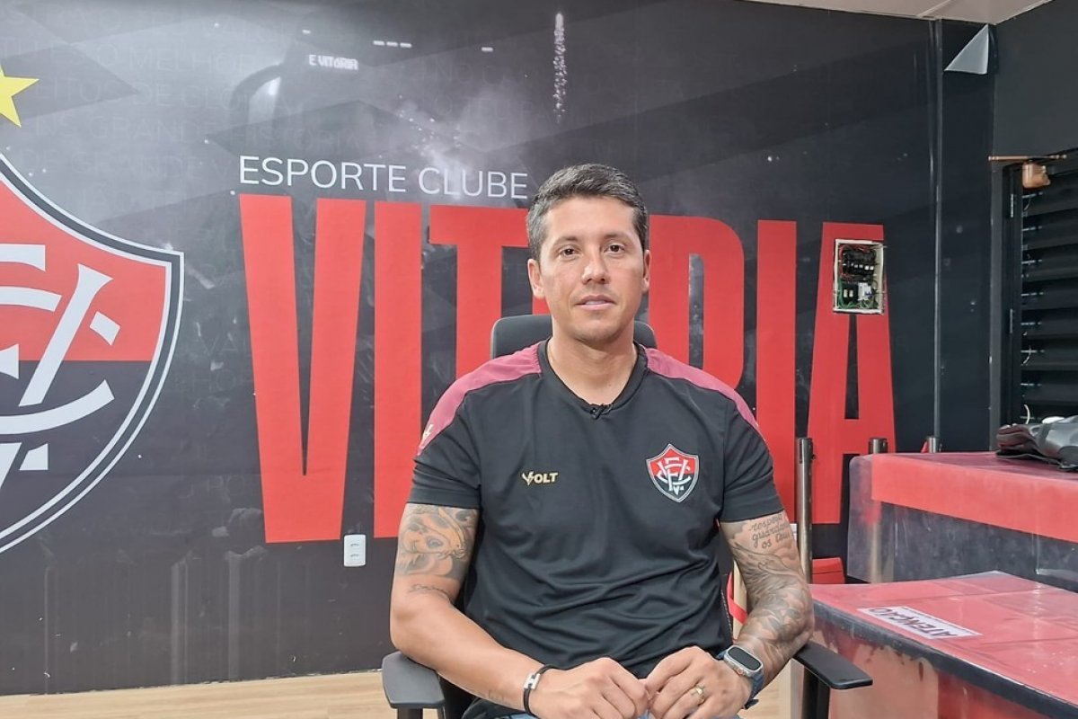 Vitória acerta renovação de contrato com Thiago Carpini