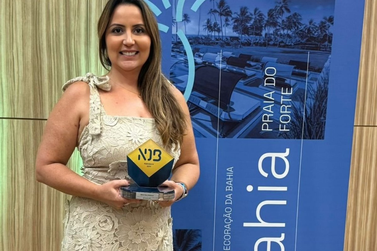Arquiteta Adriane Lins é premiada em evento realizado na Praia do Forte!