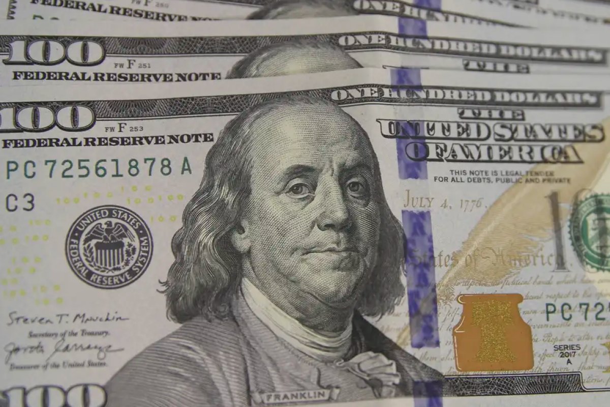 Dólar tem novo recorde no fechamento do dia