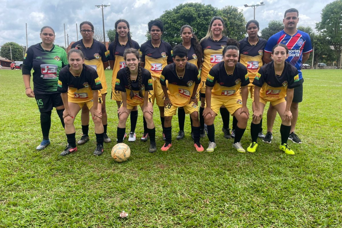 Jogadoras de futebol sofrem acidente em MS; micro-ônibus e carreta se colidem e deixam duas mortas