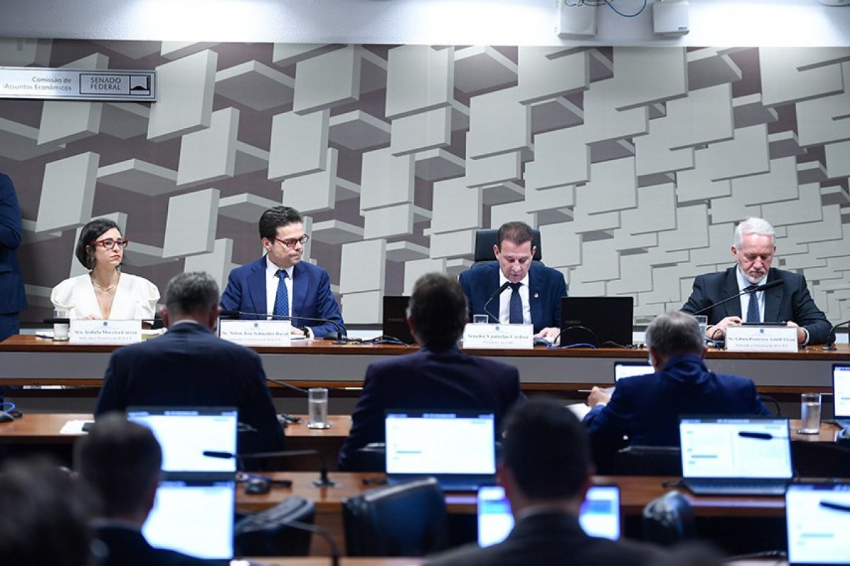 Comissão do Senado aprova três indicados de Lula para compor diretoria do Banco Central