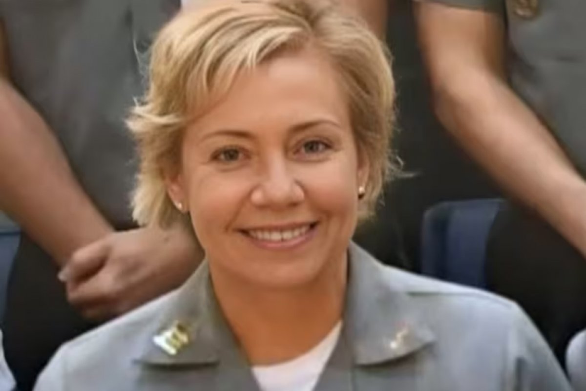 Oficial da Marinha é baleada na cabeça quando saía de hospital naval no Rio