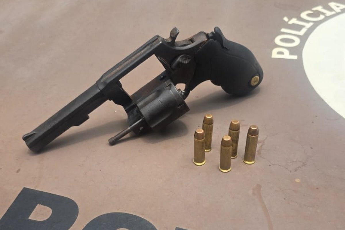 PM apreende arma de fogo com adolescente na Avenida Tancredo Neves