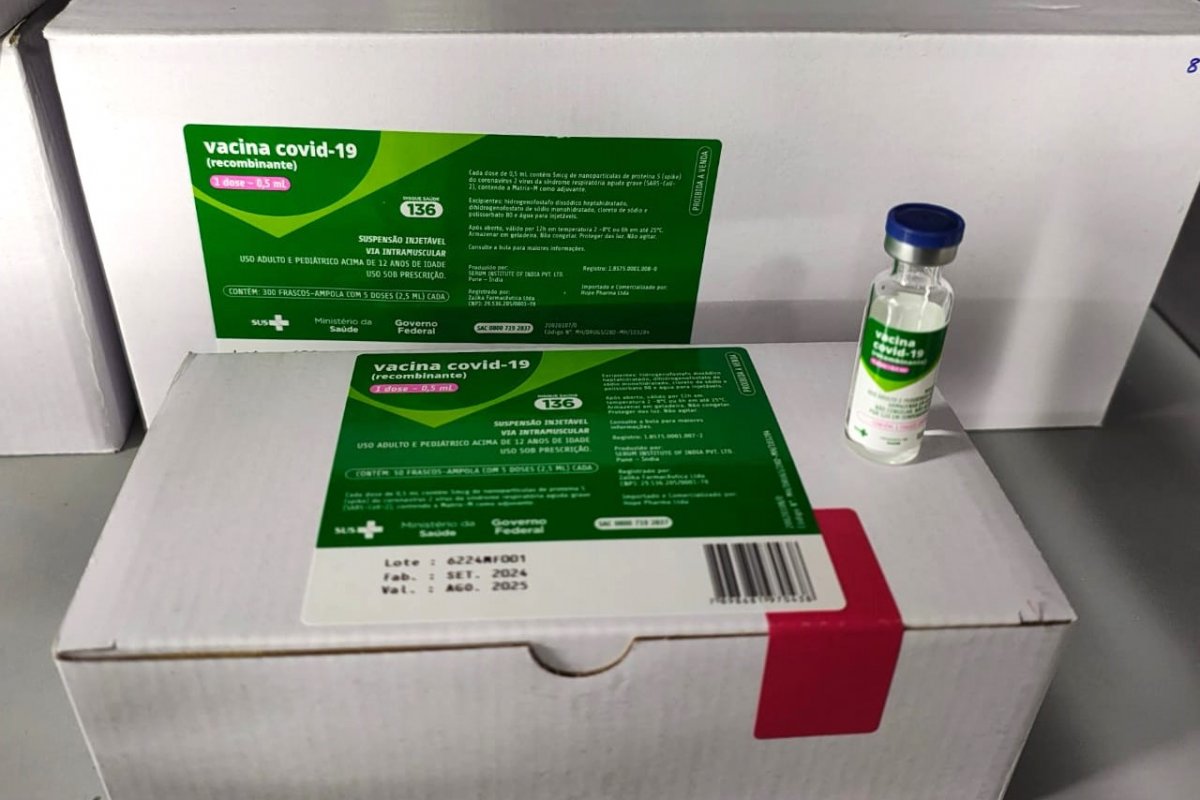 Bahia recebe do Ministério da Saúde caixas com 65 mil doses de vacina contra Covid-19