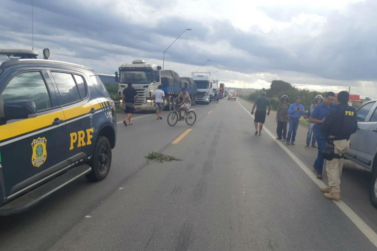 Acidente na BR-116 deixa uma pessoa morta e outra ferida