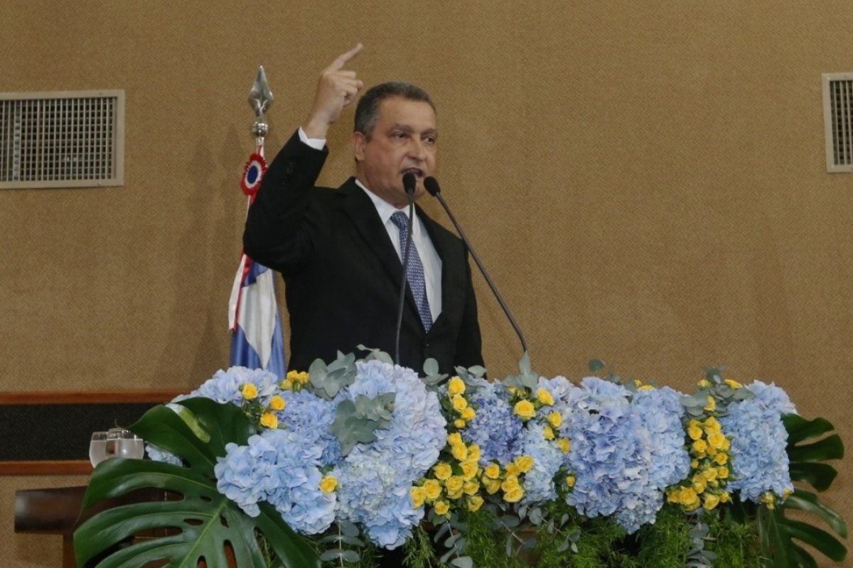 Rui diz que Bolsonaro deveria abrir mão dos impostos de combustíveis