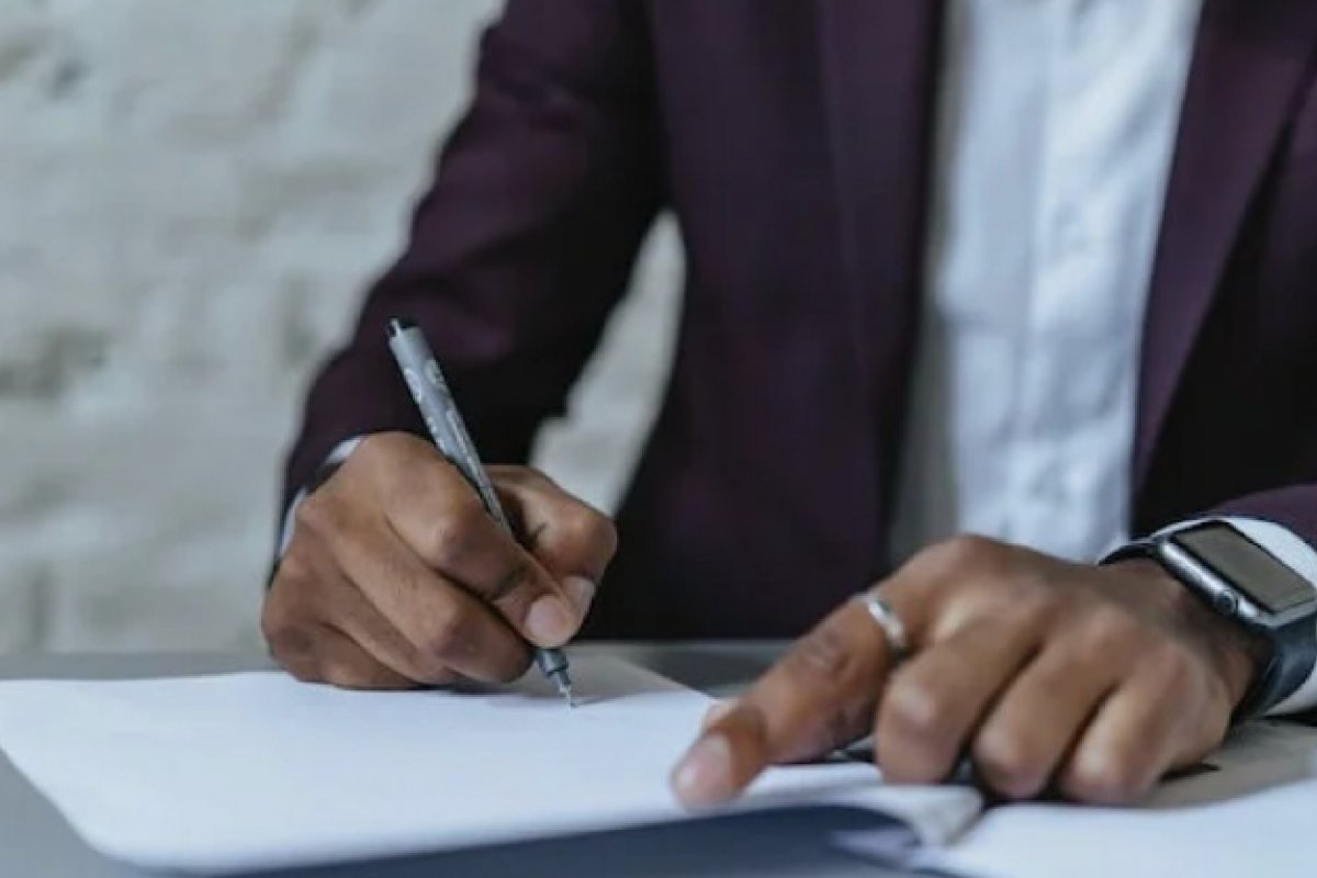 Rio de Janeiro: Juiz tem pena aumentada por ausências injustificadas e por delegar uso de token