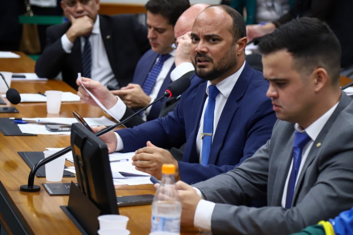 Capitão Alden consegue aprovar PL que garante 40 dias de licença-paternidade a policiais e bombeiros