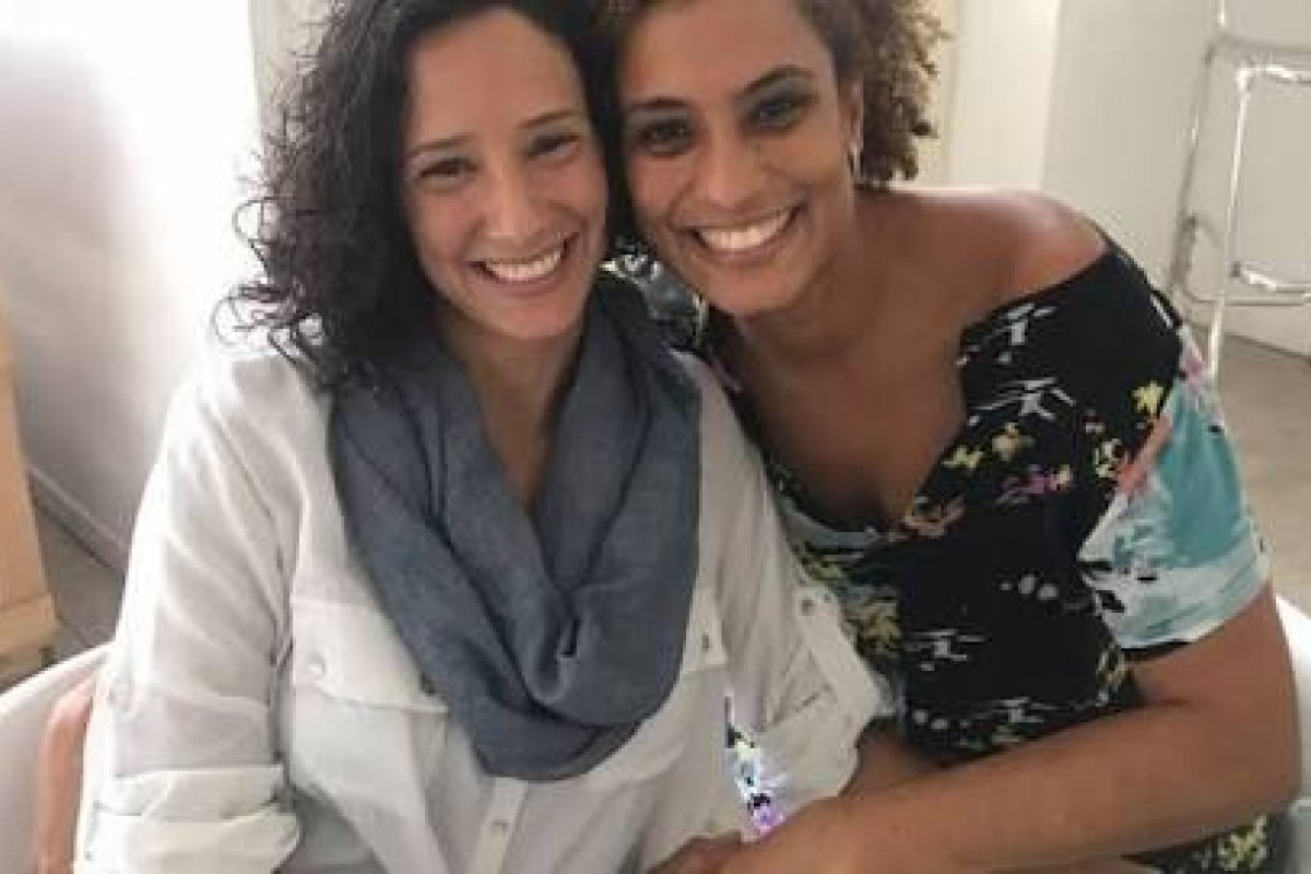 Com novo amor, viúva de Marielle comemora noivado em Salvador