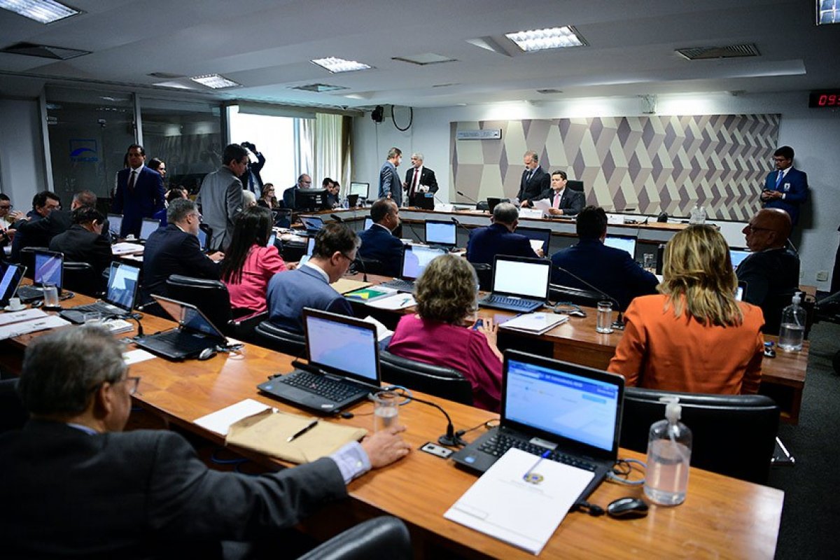CCJ do Senado aprova texto que regulamenta a reforma tributária; confira alterações