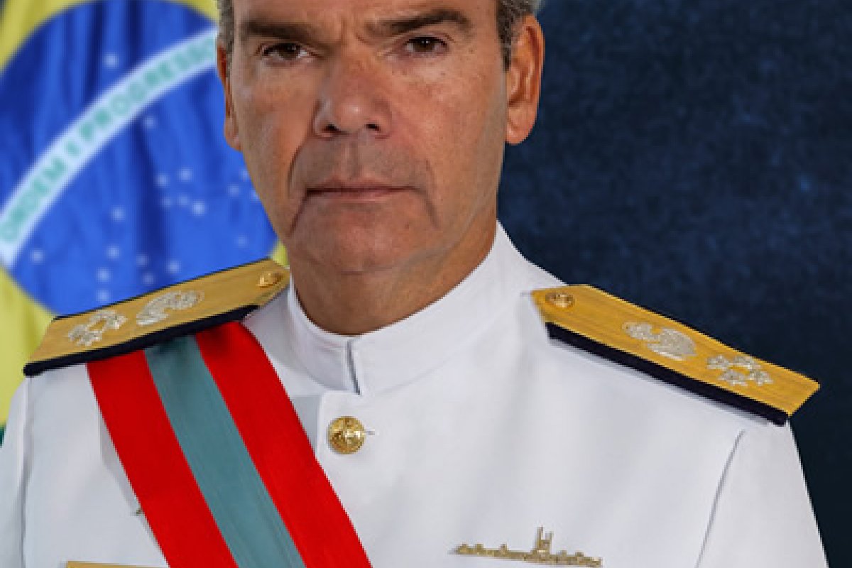 Comandante da Marinha recebeu R$ 1 mi ao ir à reserva; entenda penduricalhos na carreira militar