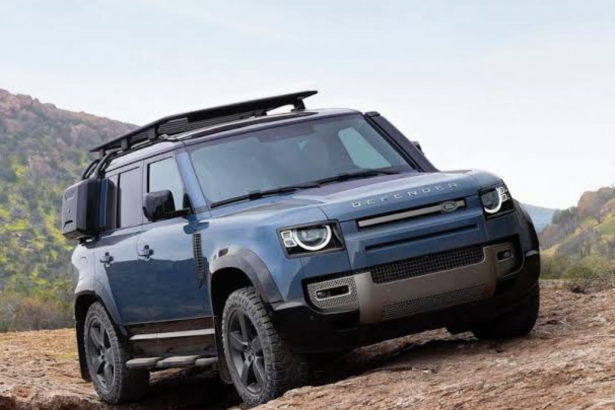 Land Rover apresenta Defender 2025 com nova opção de motor