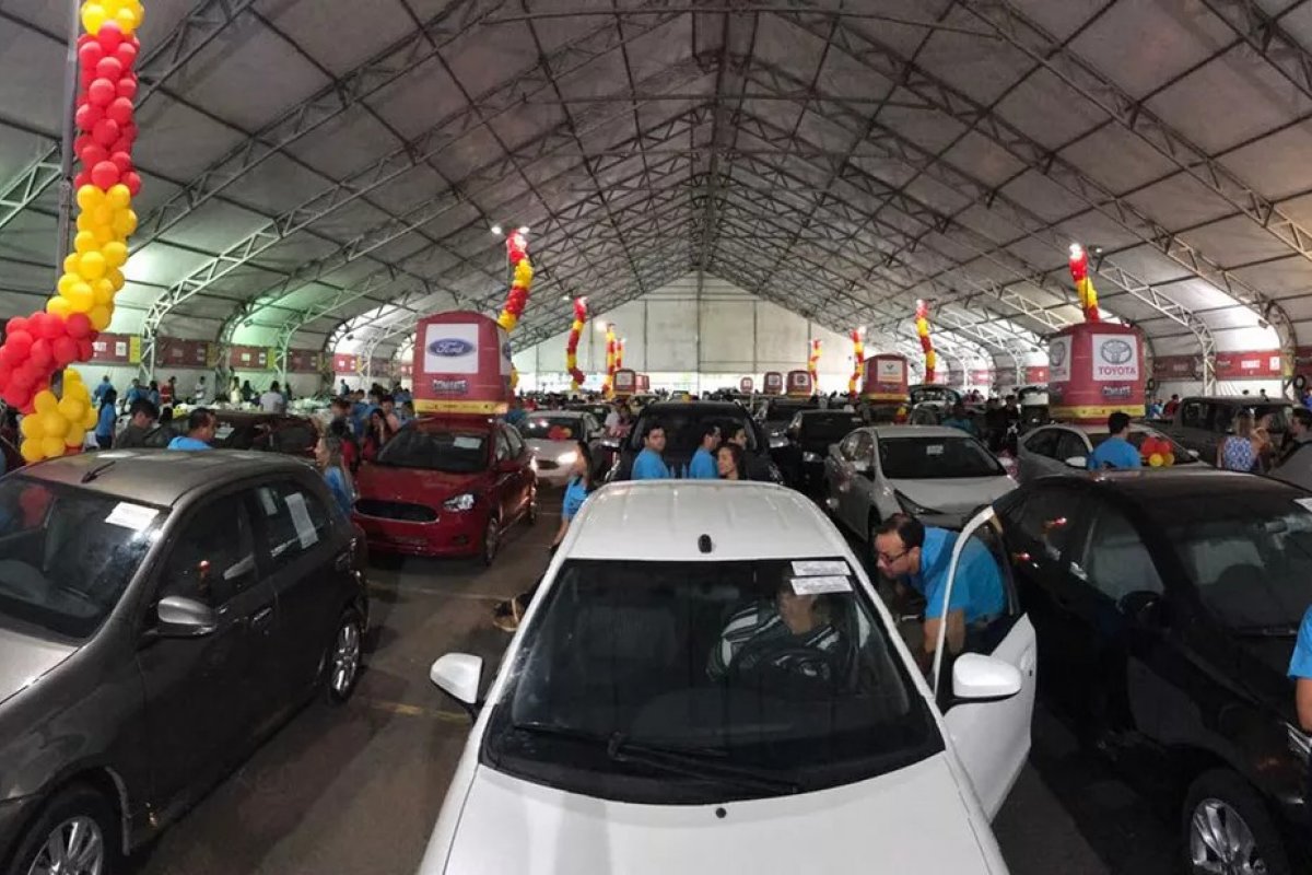 Feirão de veículos 'Combate das Marcas' inicia nesta sexta (13) com descontos de mais de R$ 30 mil