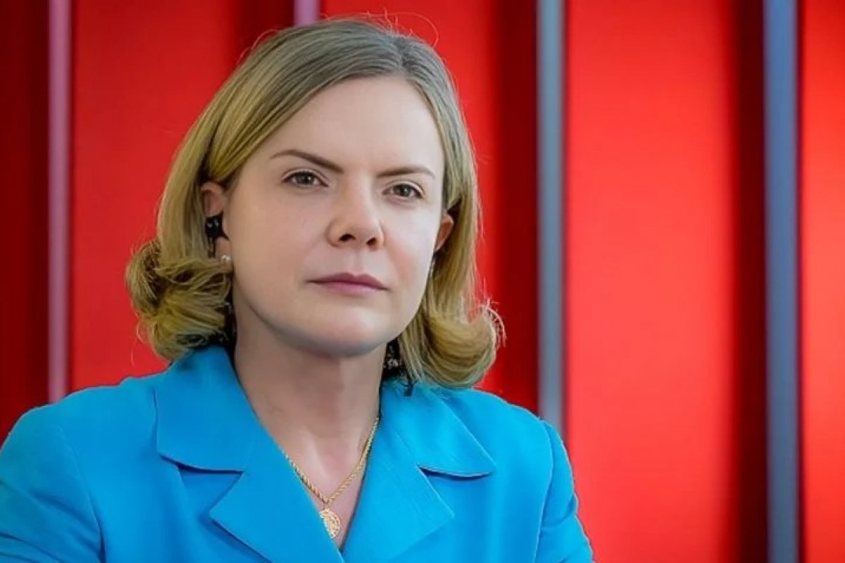 Gleisi diz que Paulo Miklos é alvo de fake News após internação e culpa 'turma do discurso de ódio'