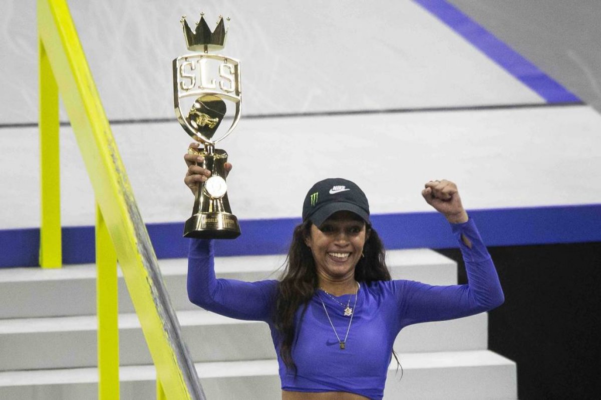 Em final emocionante, Rayssa é tricampeã mundial e torna-se a maior vencedora da SLS