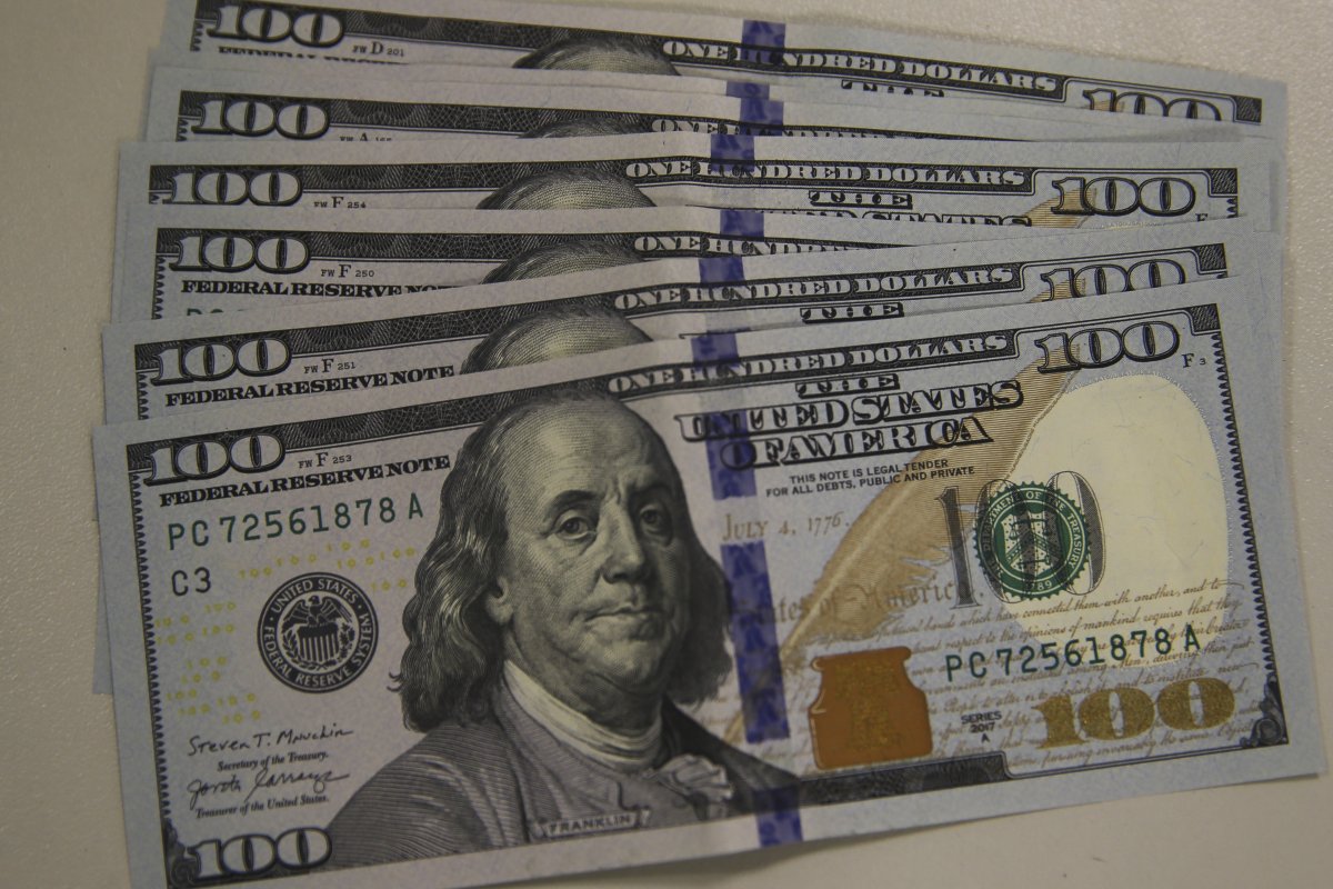 BC vende US$ 3,287 bilhões em dois leilões extras após disparada do dólar