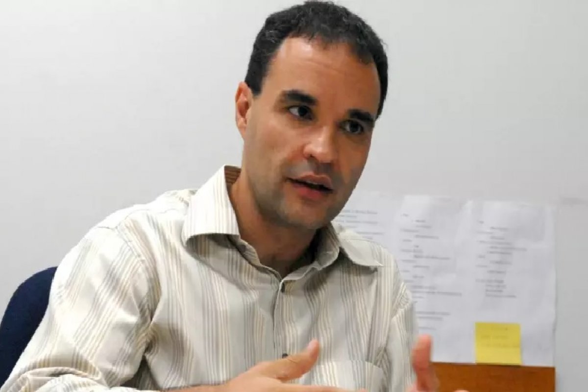 Justiça nega habeas corpus e mantém ex-presidente da Petros com tornozeleira eletrônica