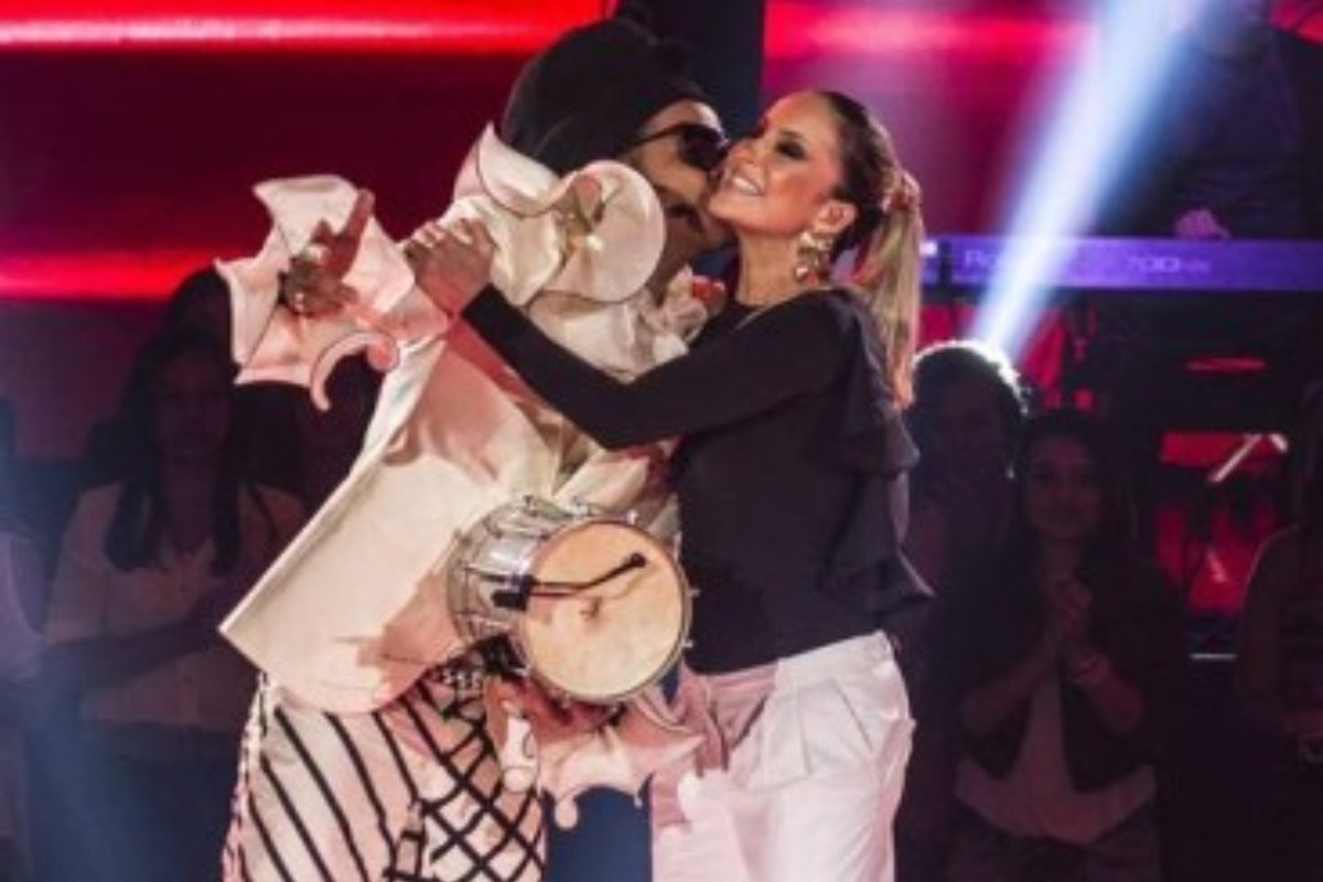 Carlinhos Brown defende Claudia Leitte após polêmica por mudar letra de música: 'Não é racista'