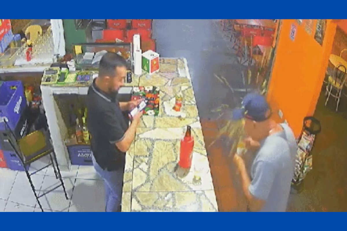Vídeo: homem sofre queimaduras no rosto após coxinha explodir em bar no Paraná
