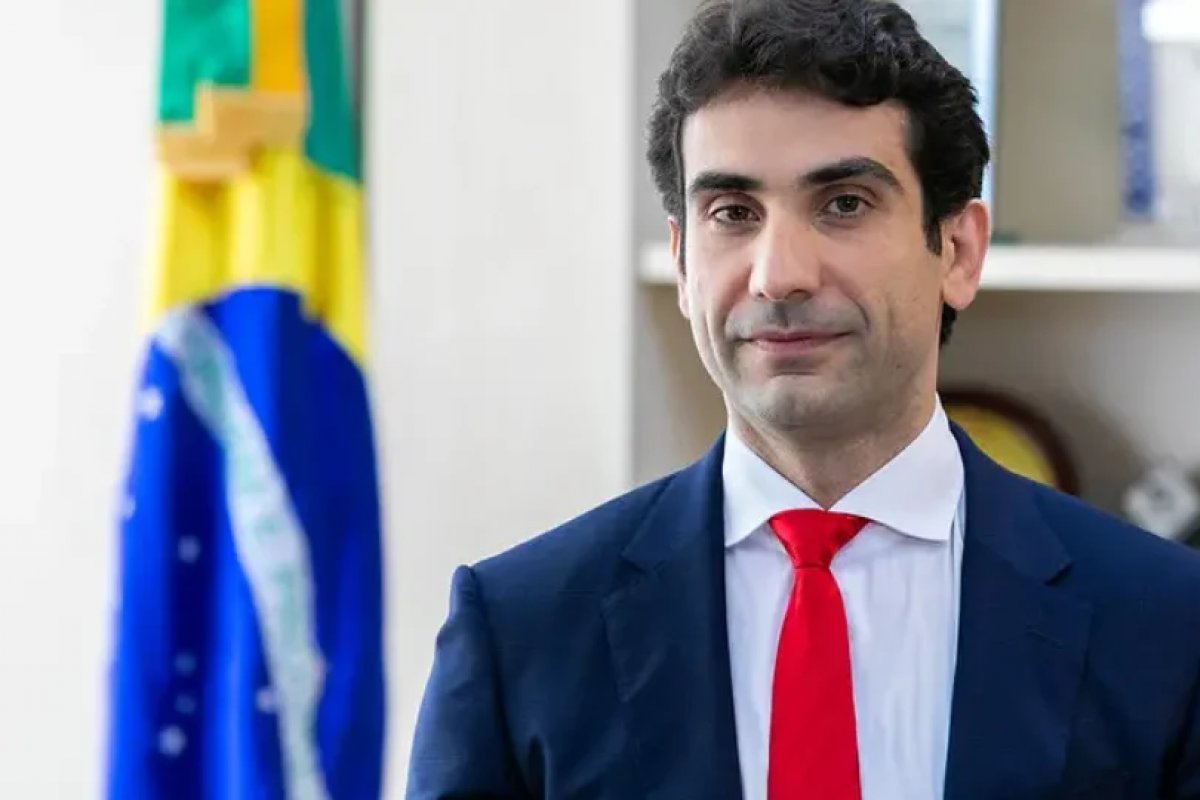 Fake news sobre Gabriel Galípolo dispara dólar e AGU aciona para PF investigar