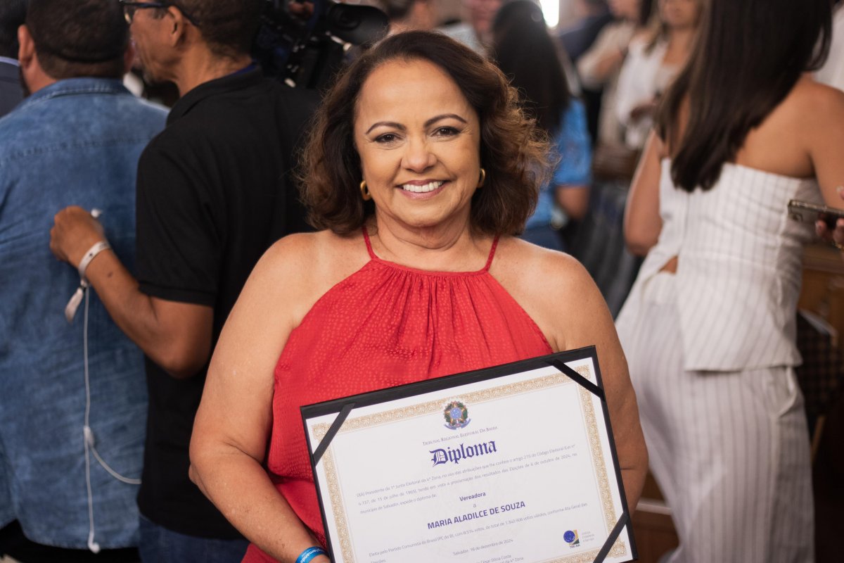 Aladilce Souza é diplomada para quinto mandato na Câmara de Salvador