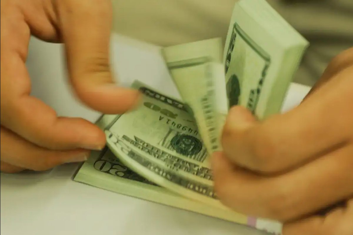 Valor do Dólar cai e fecha a R$ 6,12 com aprovação de pacote fiscal e leilões de US$ 8 bilhões pelo Banco Central