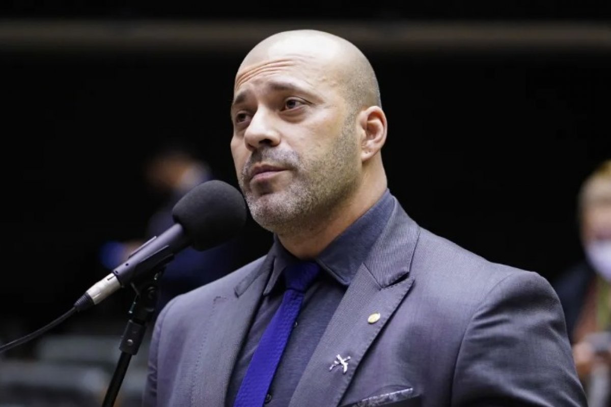 Alexandre de Moraes concede liberdade condicional a Daniel Silveira