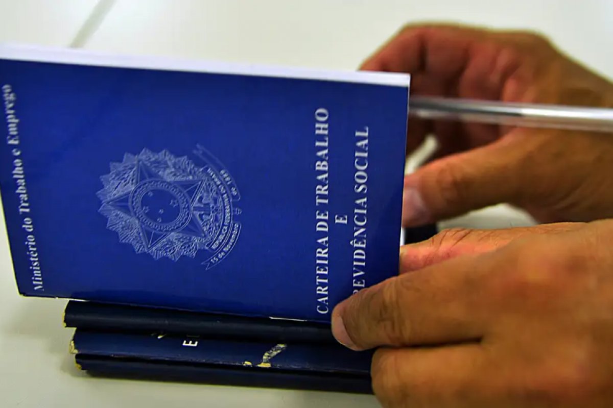 Ministério do Trabalho adiará portaria que muda regra de trabalho em feriado no comércio