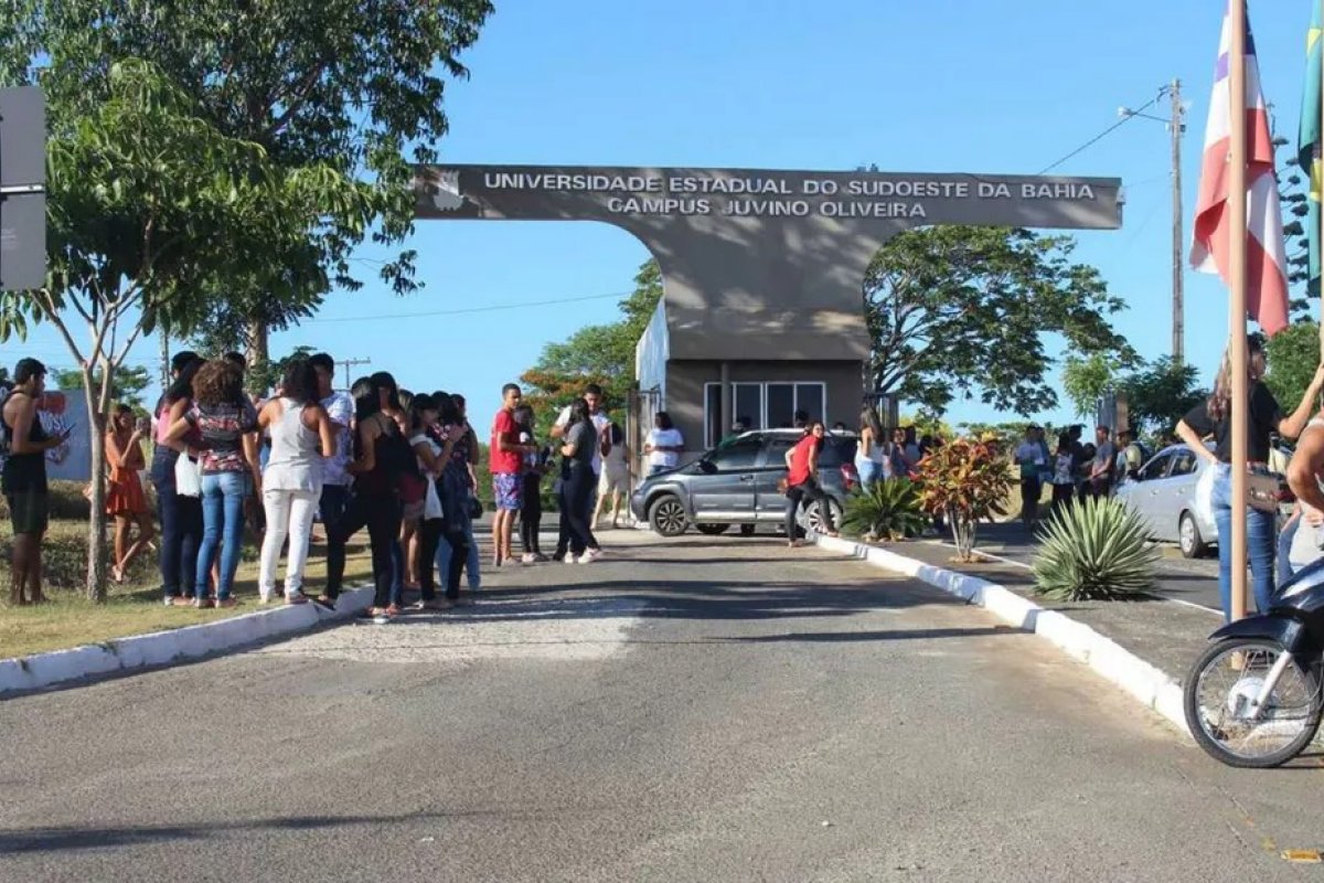 Universidade Estadual do Sudoeste da Bahia divulga processo seletivo com 70 vagas para funções de nível médio e superior; inscrições serão abertas em 2025
