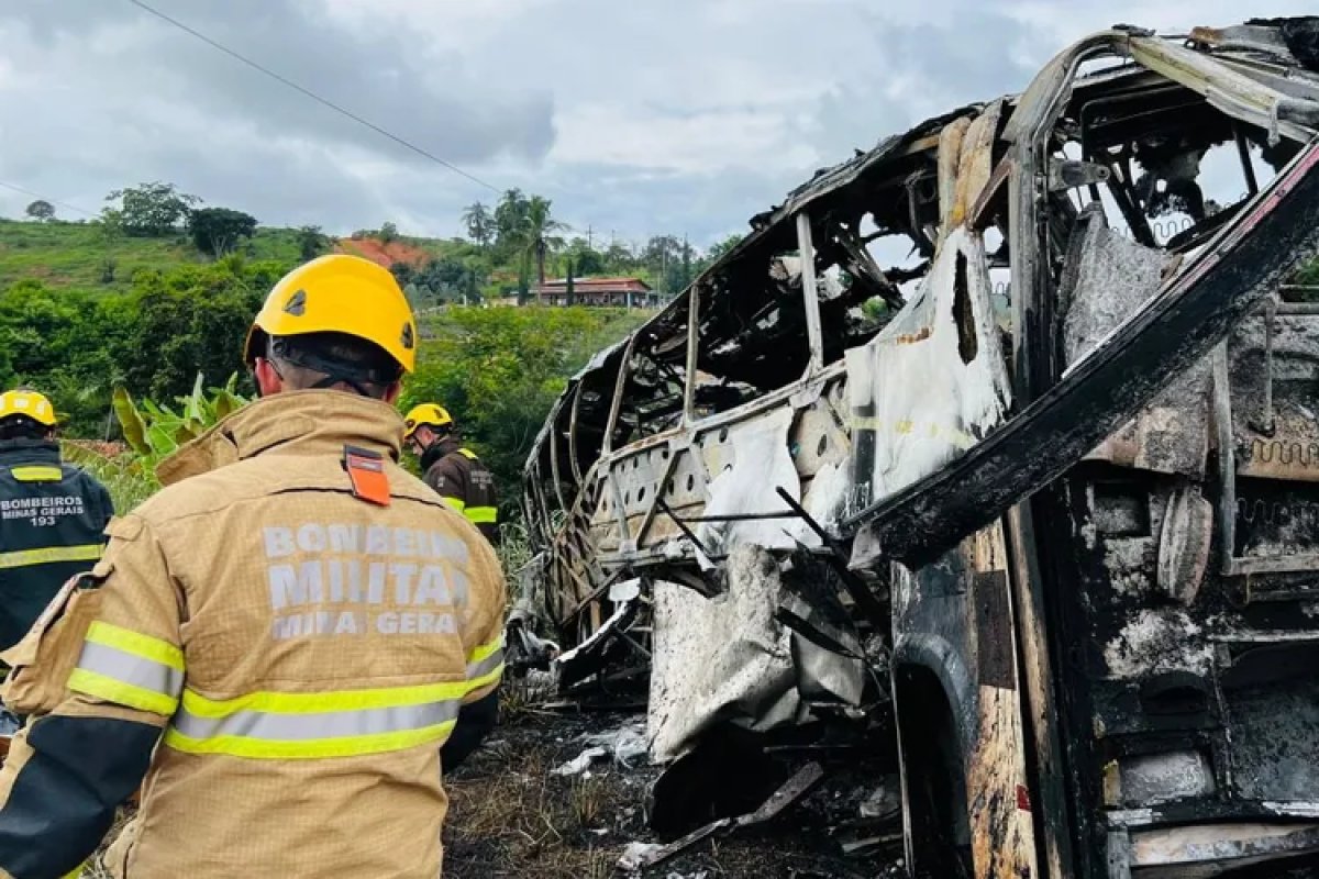Motorista de carreta de acidente em MG fugiu para o Espírito Santo, diz PRF