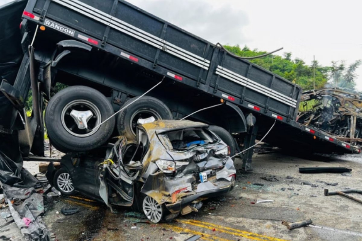 Sobe para 41 o número de mortos em acidente em MG, diz Polícia Civil