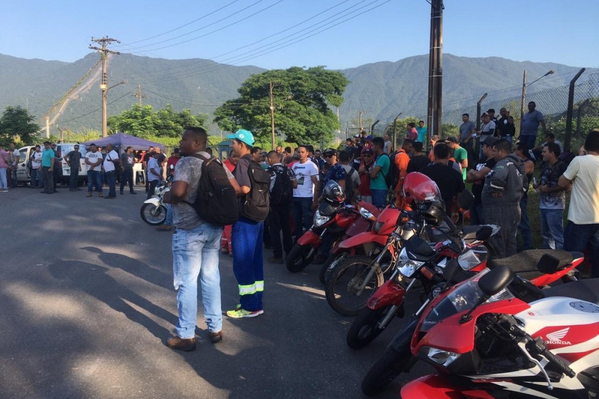 TST determina que 90% dos petroleiros da Petrobras trabalhem durante a greve