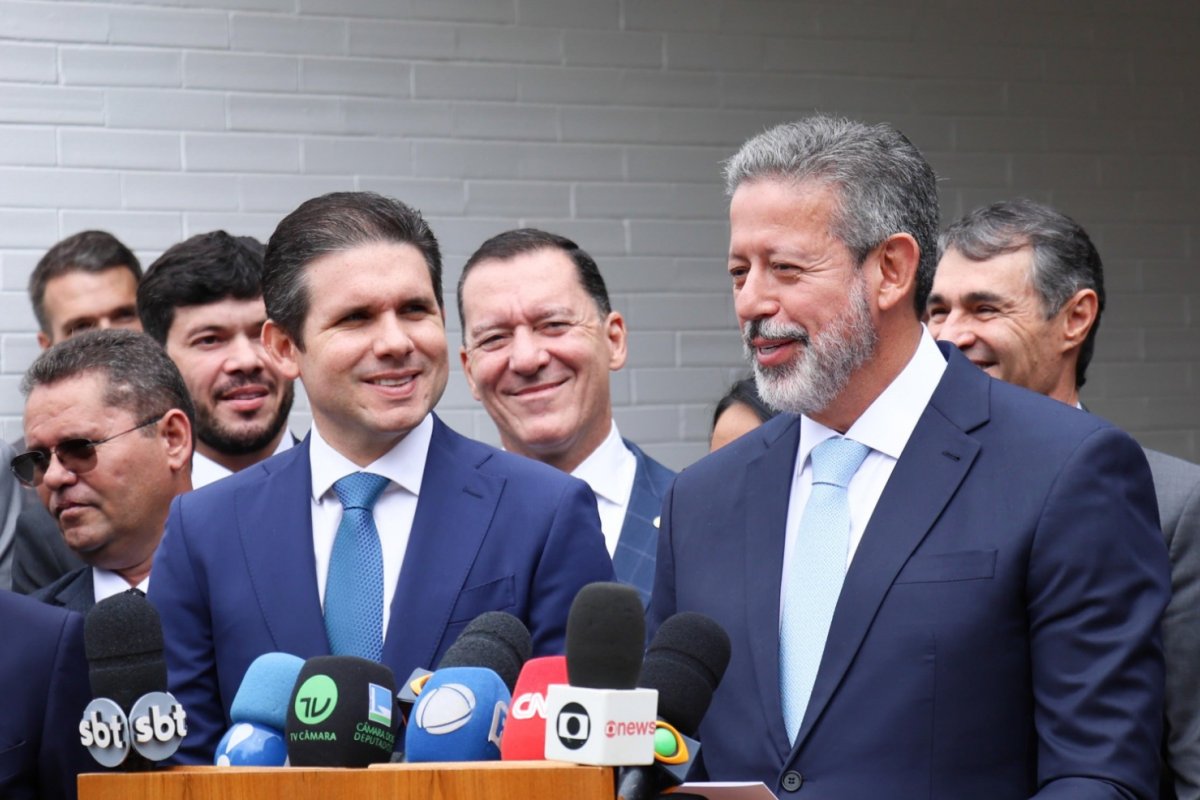 Suspensão de R$ 4 bilhões em emendas por Dino aumenta pressão sobre próximo presidente da Câmara