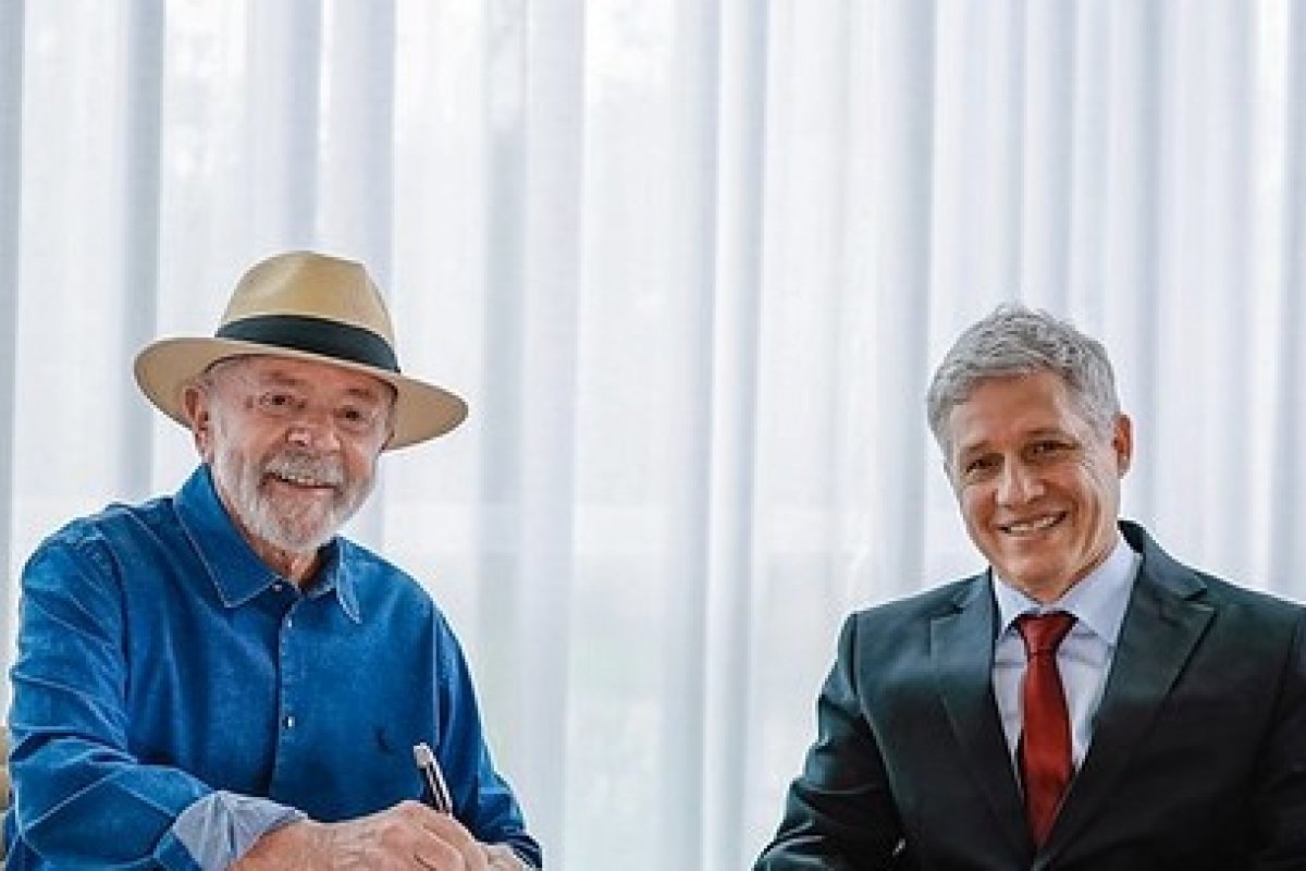 Com homenagem a Paul Singer, Lula sanciona lei que estabelece marco para economia solidária